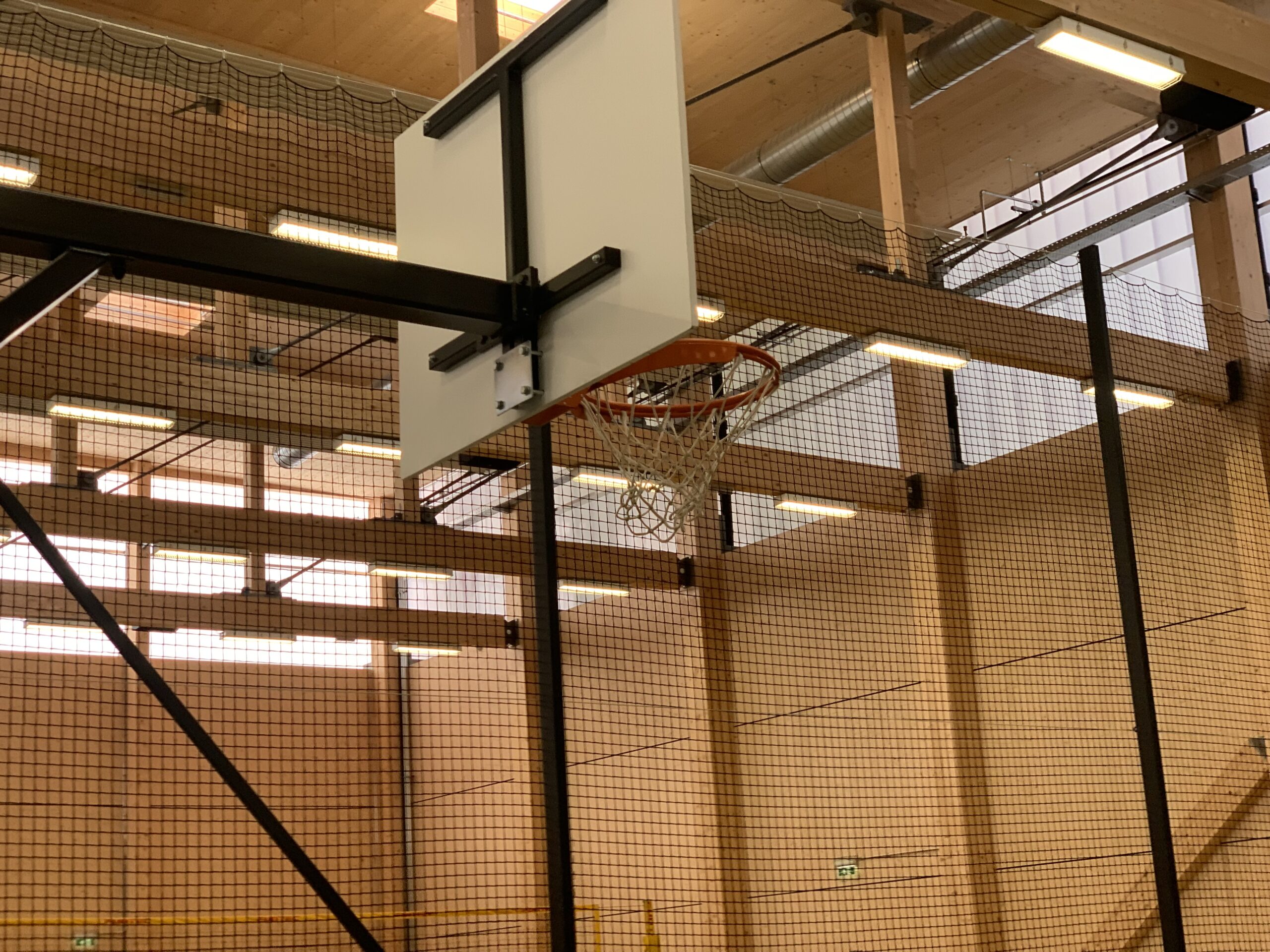 Mehr über den Artikel erfahren 4B in der Sport und Fun Halle