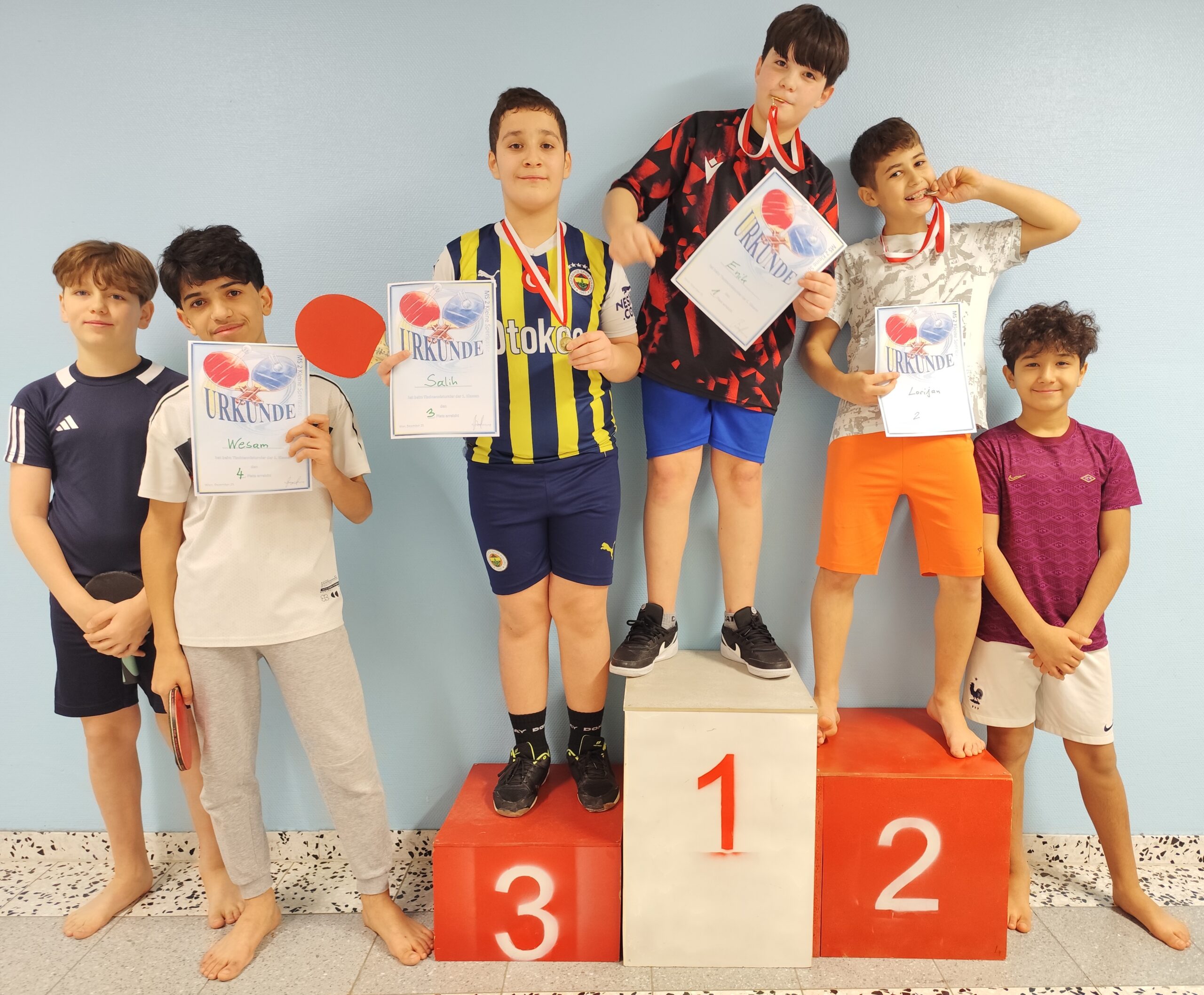 Mehr über den Artikel erfahren Weihnachtstischtennis-Turnier der 1. Klassen