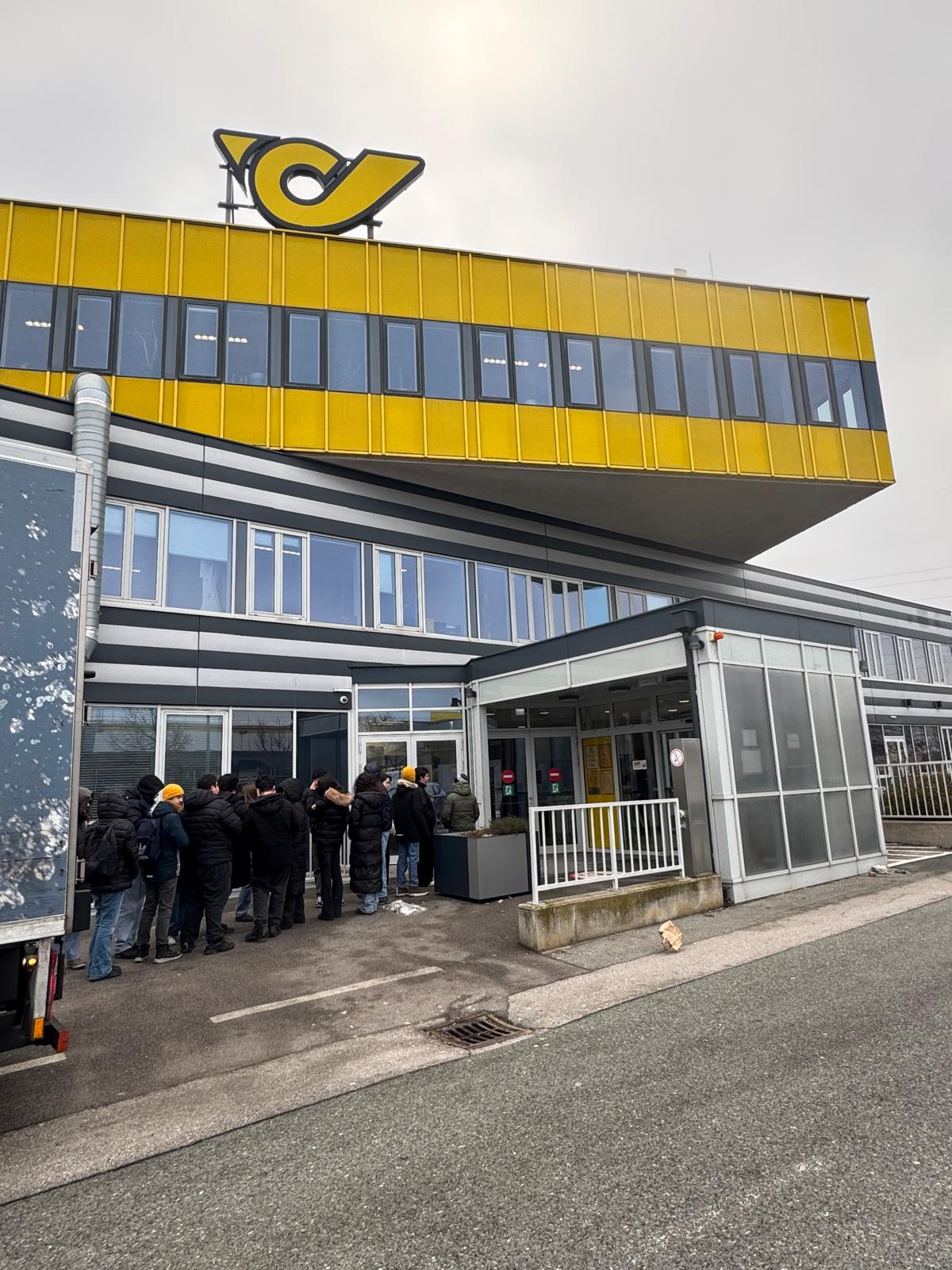 Mehr über den Artikel erfahren Besuch im Briefzentrum Inzersdorf